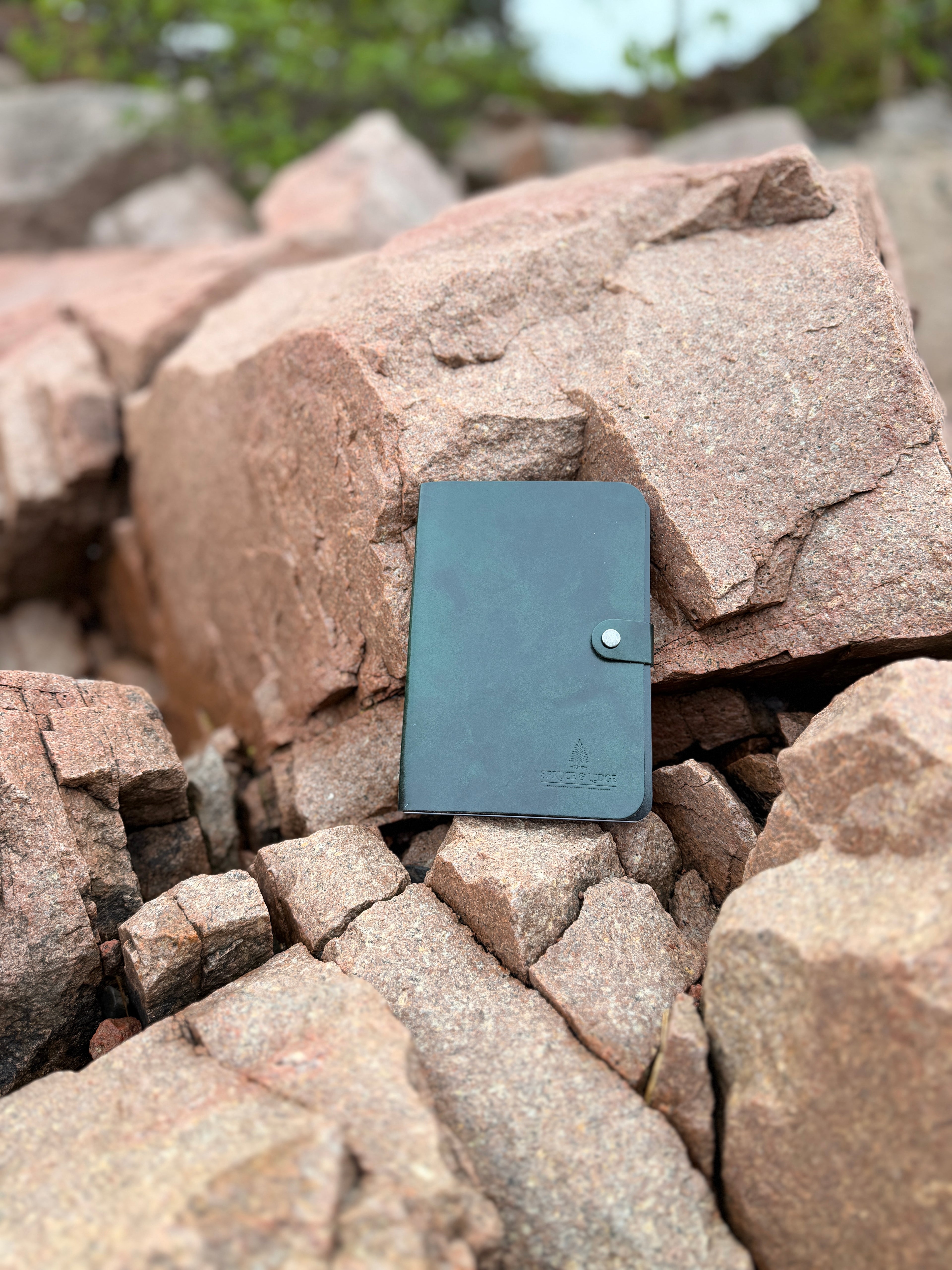 Forest green handmade leather card wallet by Spruce & Ledge